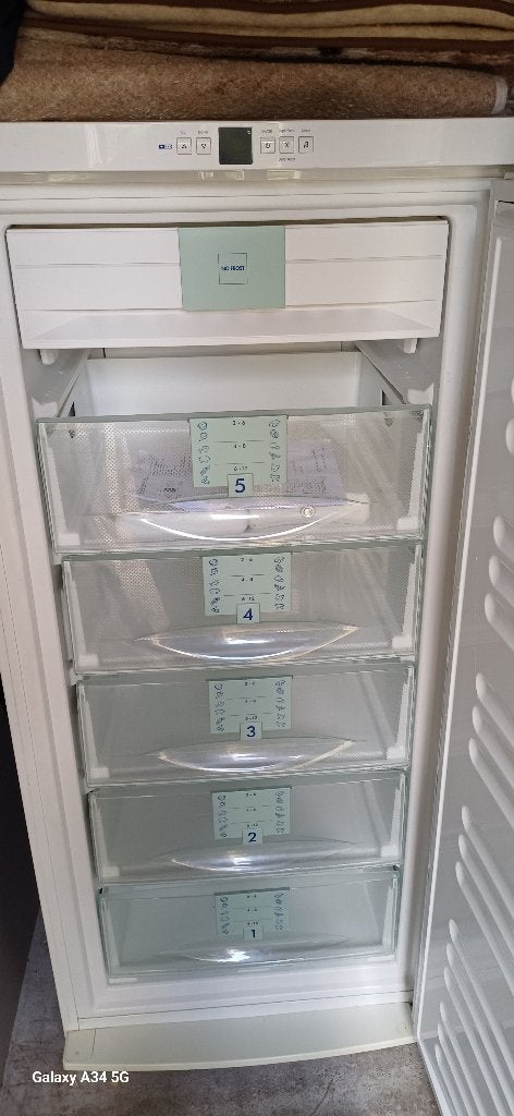 Liebheer vriezer no frost, Gebruikt, Energieklasse A of zuiniger, 140 tot 160 cm, Ophalen
