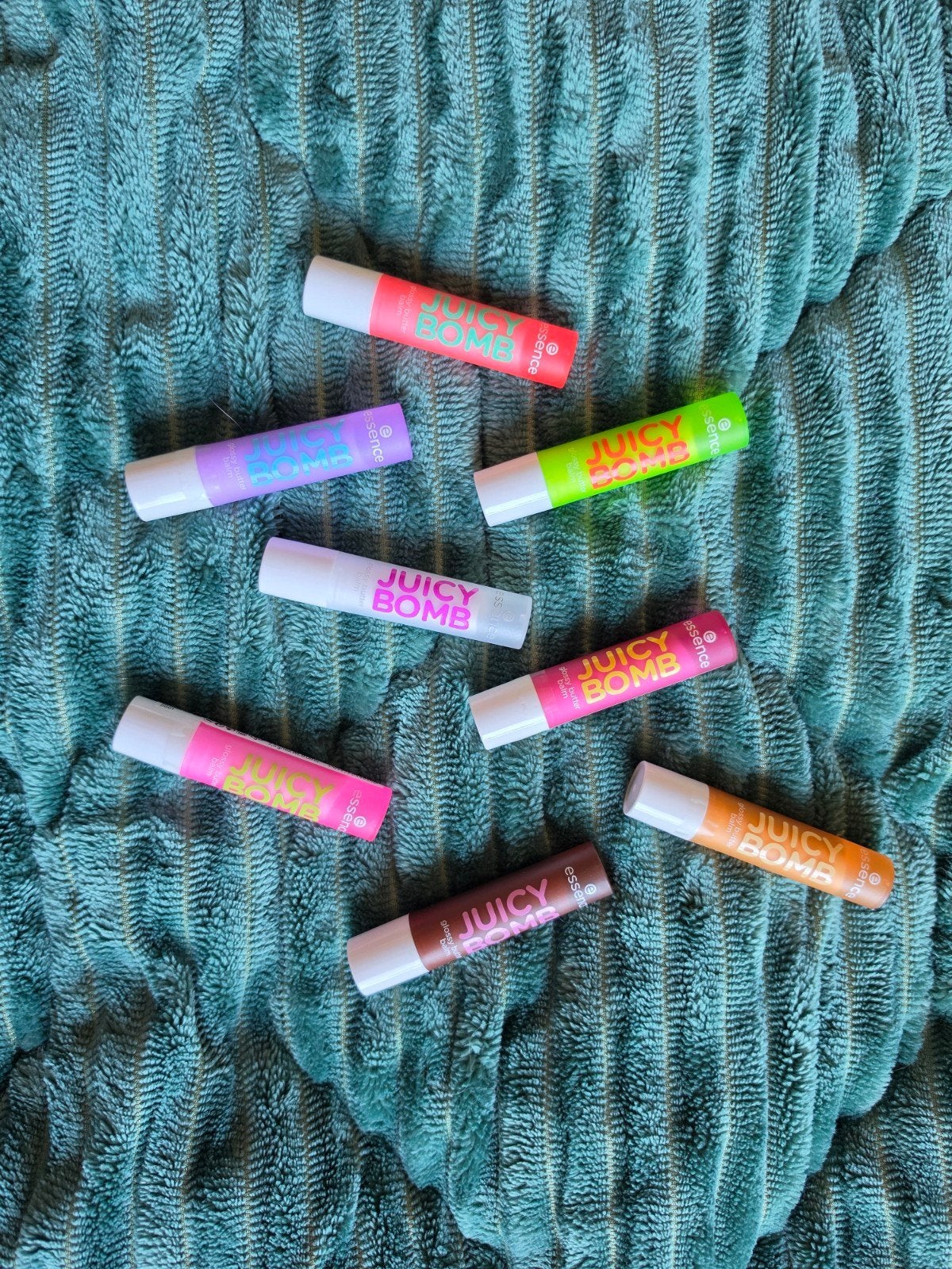 Complete set nieuwe Essence Juicy Bomb Glossy Butter Balm, Sieraden, Tassen en Uiterlijk, Uiterlijk | Cosmetica en Make-up, Nieuw