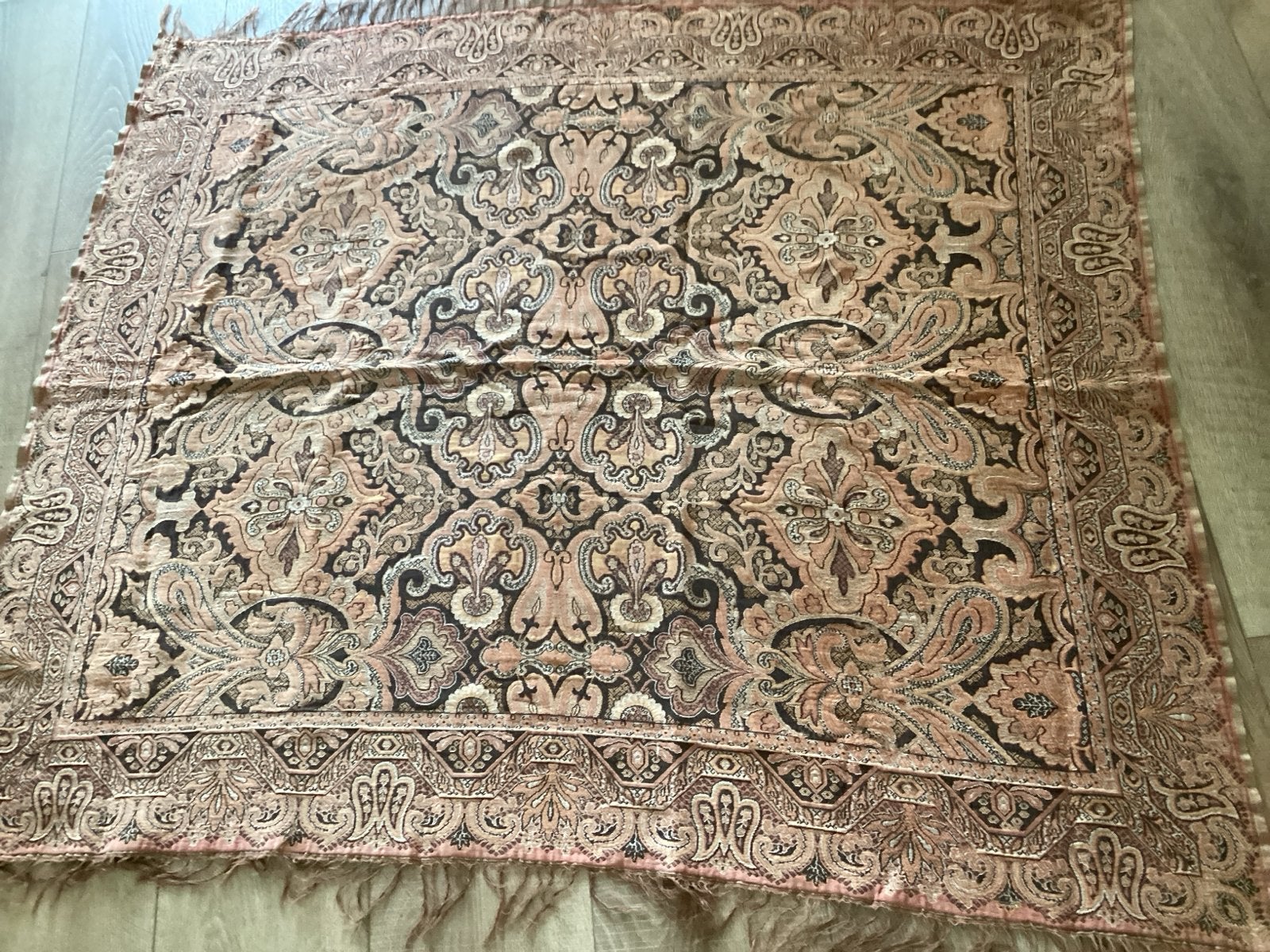 Vintage, voor schoorsteenmantel of piano, afm. 1,36 x 1,36, Antiek en Kunst, Antiek | Kleden en Textiel, Ophalen of Verzenden