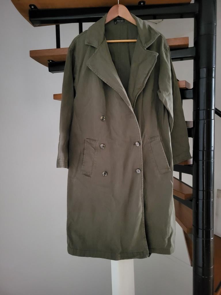 Groene trenchcoat met knopen maat 38 van Norah, Maat 38/40 (M), Ophalen of Verzenden, Zo goed als nieuw, Norah