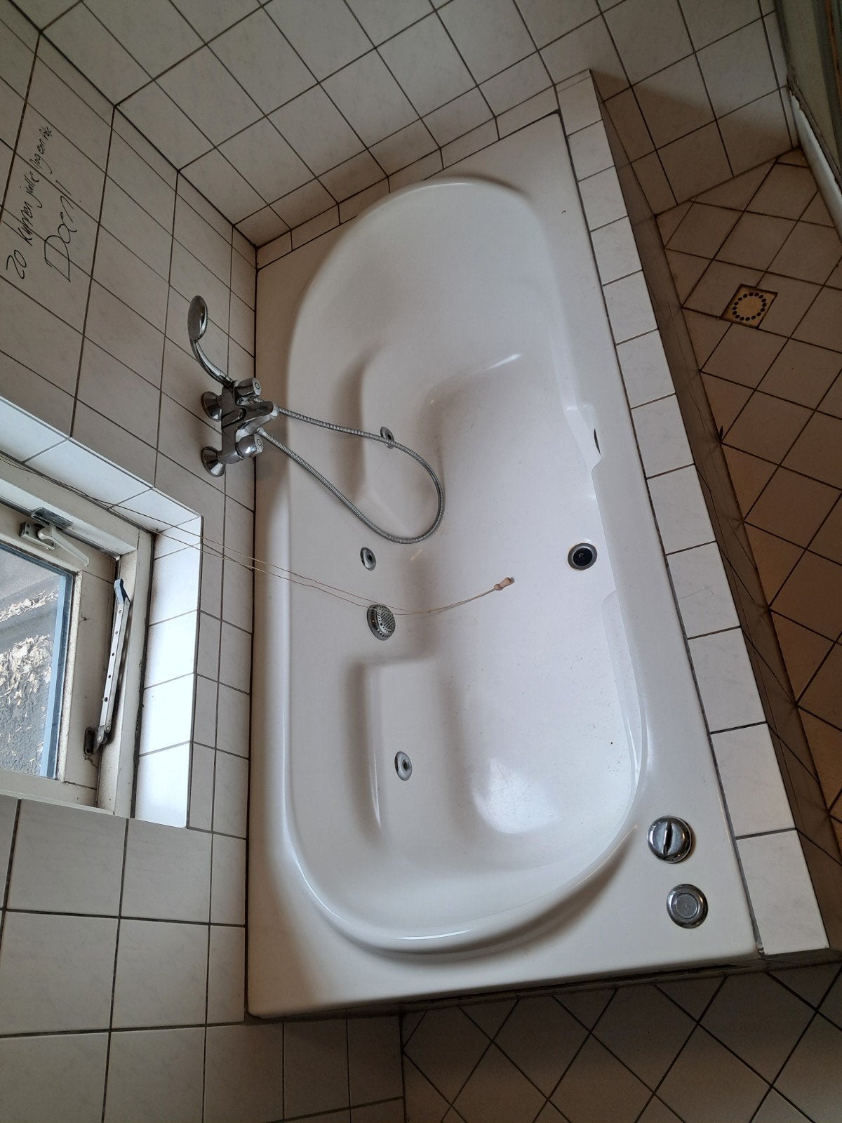 bubbelbad geschikt voor 2 personen, Doe-het-zelf en Verbouw, Sanitair, Ophalen, Gebruikt