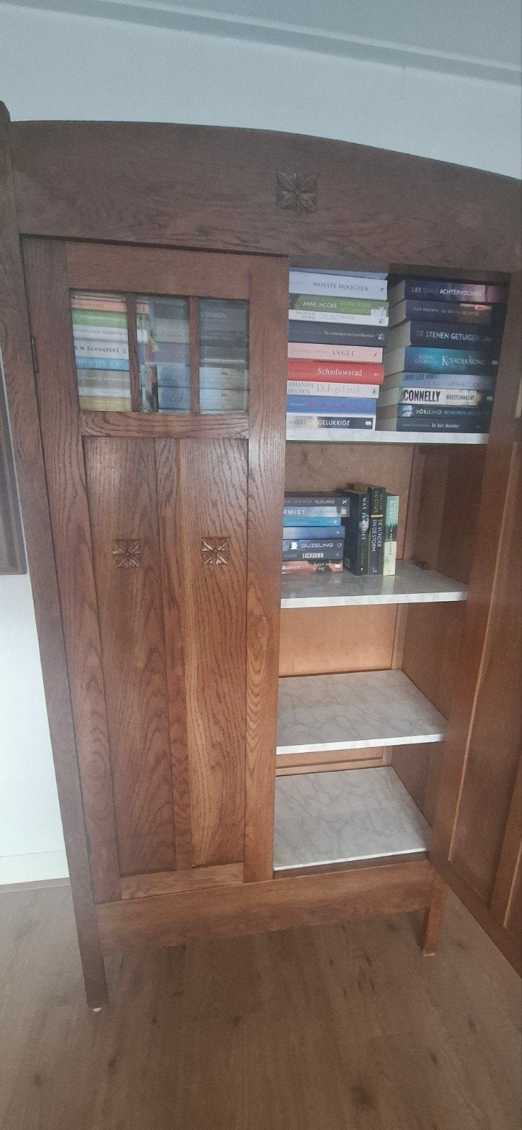 Antieke eiken boekenkast met facet geslepen glas details, Ophalen