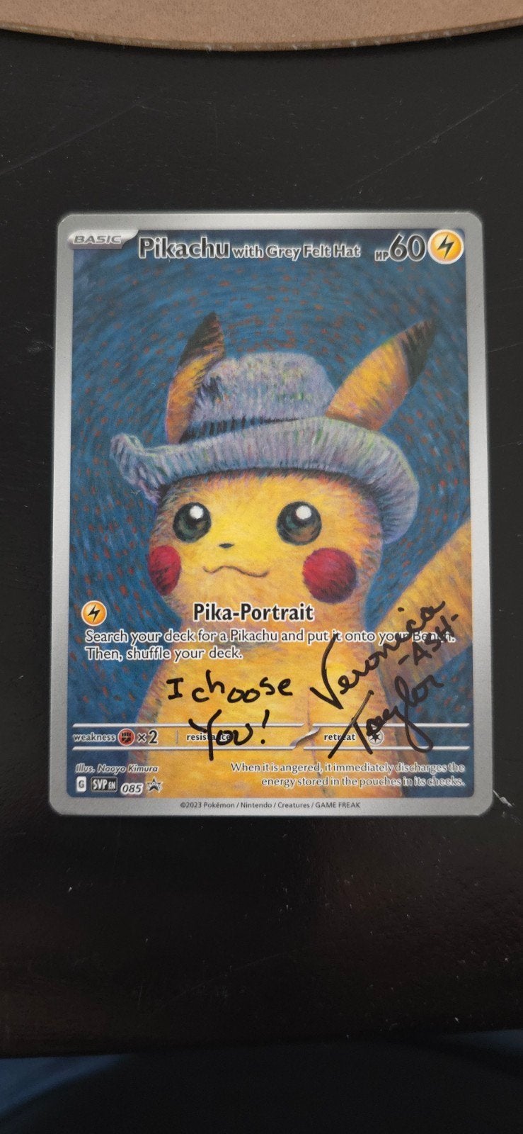 Pikachu met Grijze Vilten Hoed Pokémon kaart (Gesigneerd), Ophalen of Verzenden, Zo goed als nieuw, Losse kaart