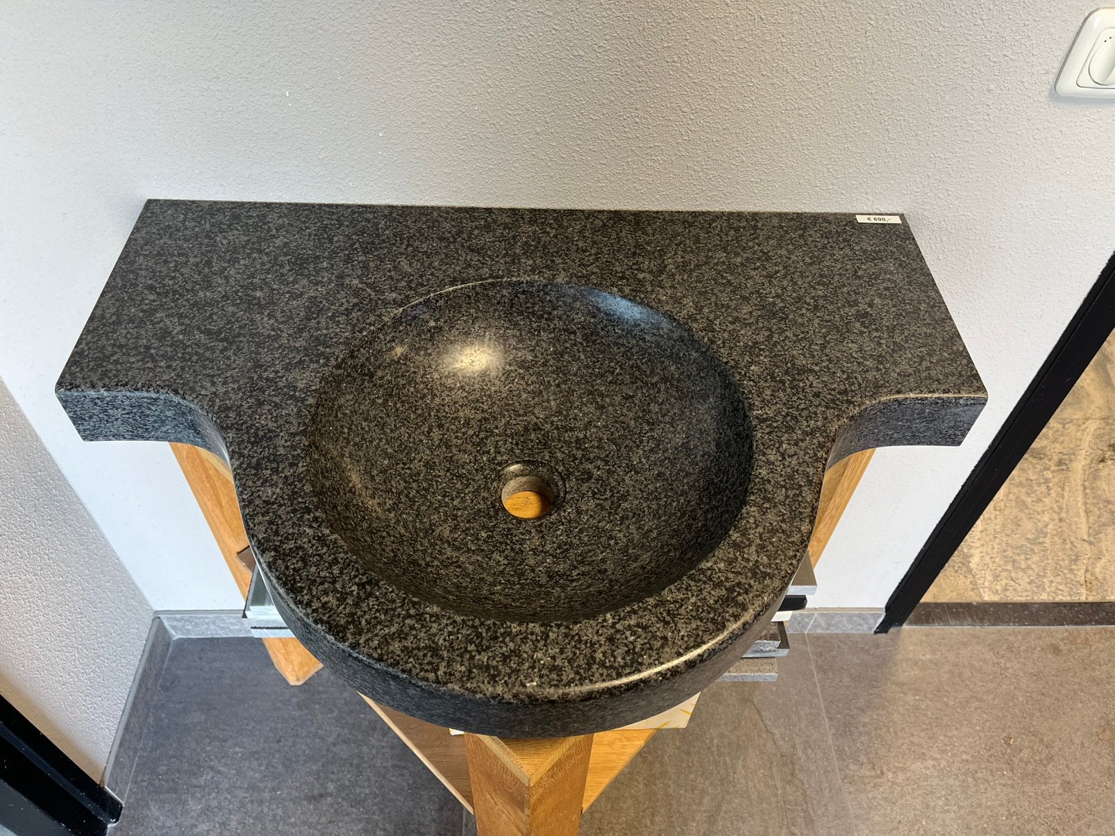 Massieve Impala graniet Wastafel – Gezoet, Ophalen, 50 tot 100 cm, Zo goed als nieuw, Minder dan 100 cm