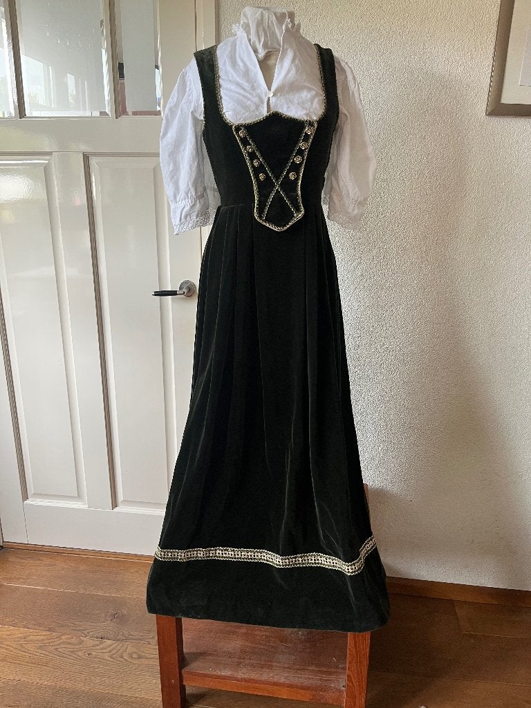 Prachtige Vintage fluwelen  Dirndl Strasser trachten mt 38., Kleding | Dames, Maat 38/40 (M), Strasser Trachten, Ophalen of Verzenden