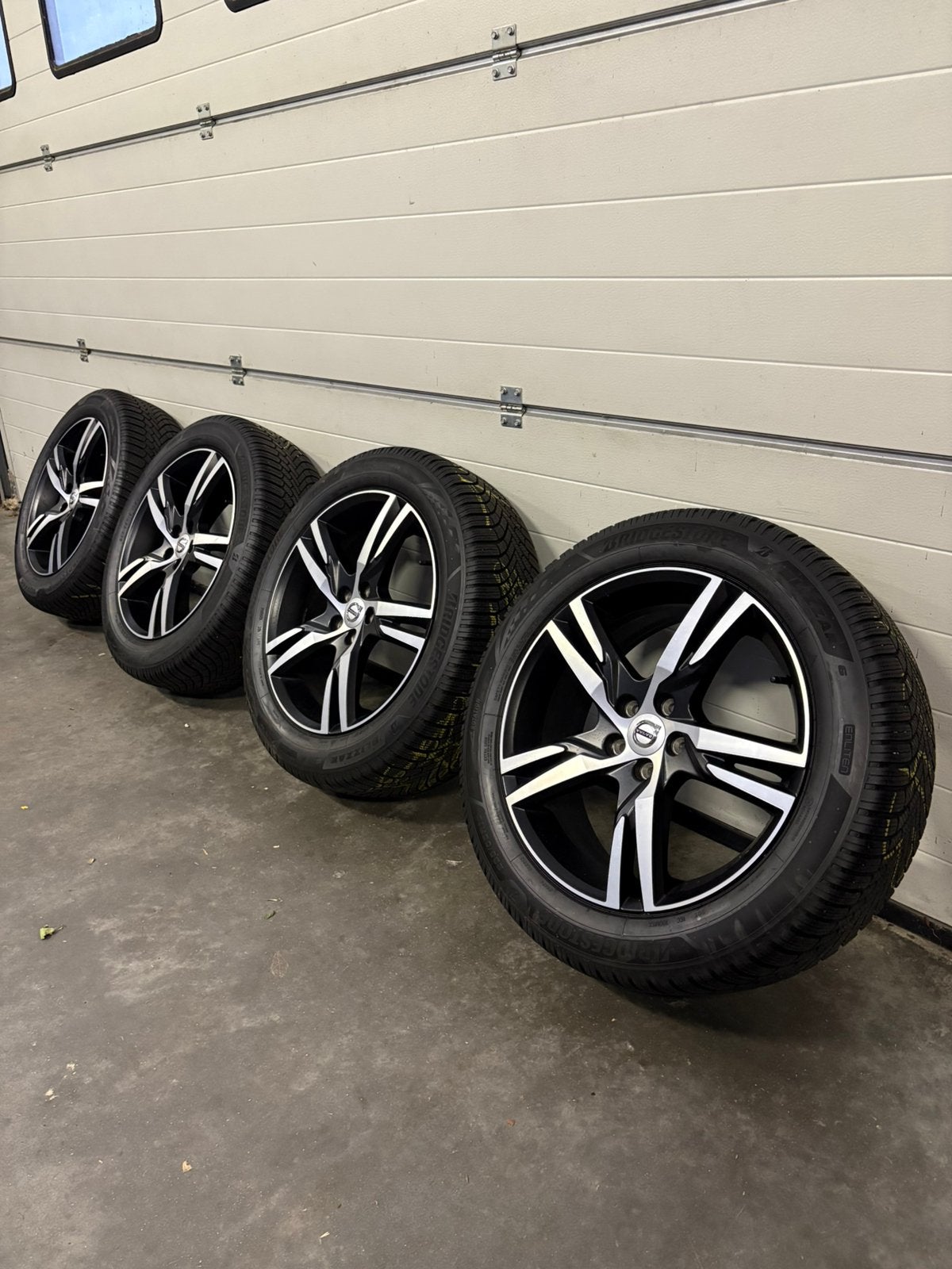 Volvo XC60 19 inch R-design winterset ZGAN Bridgestone 7+ mm