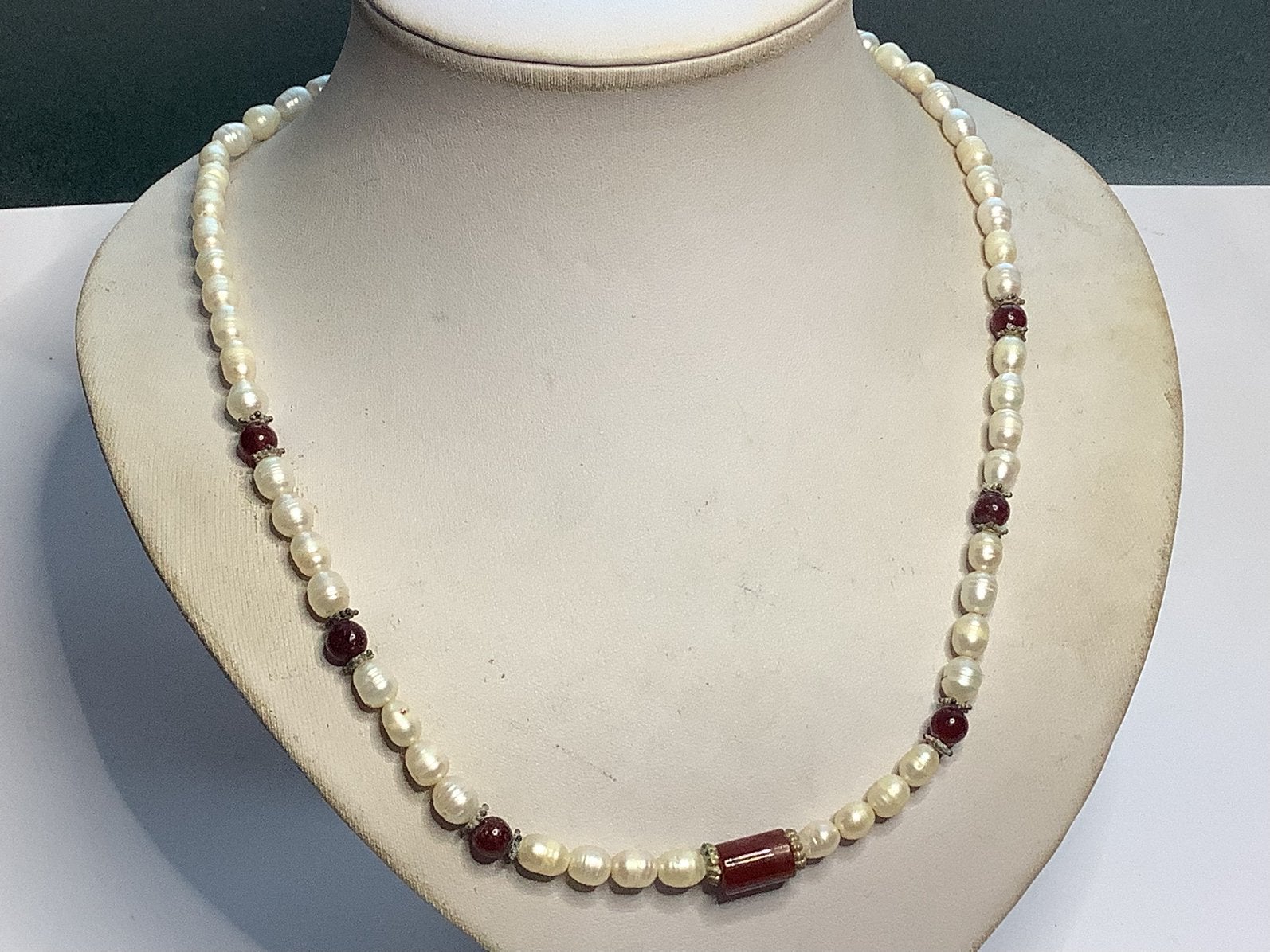 SNOER ECHTE PARELS MET RODE EDELSTENEN, Sieraden, Tassen en Uiterlijk, Antieke sieraden, Verzenden, Ketting, Met edelsteen