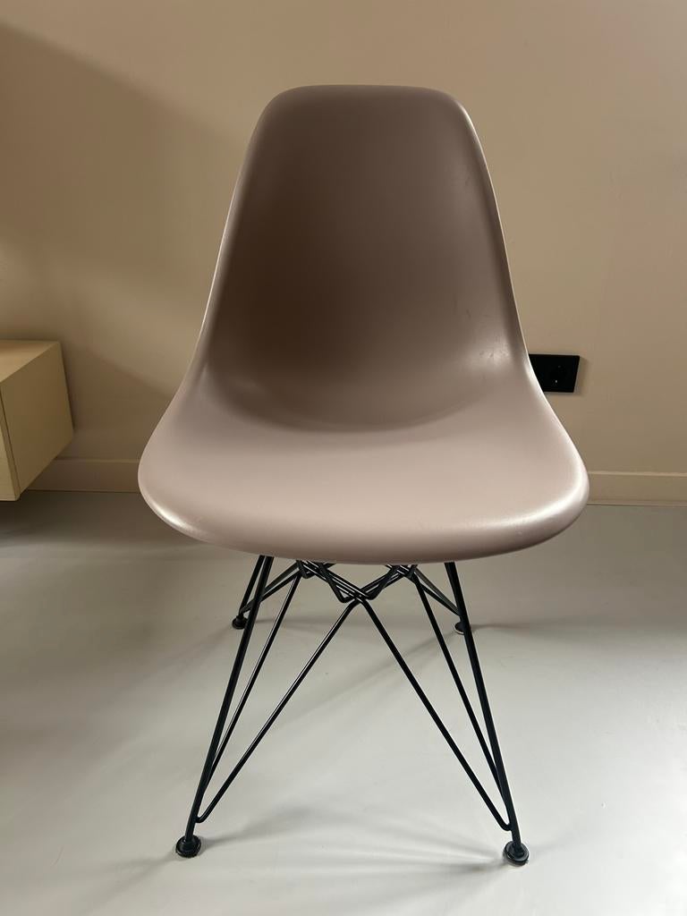 Vitra DSR Mauve met zwart onderstel, Ophalen, Kunststof, Overige kleuren, Zo goed als nieuw
