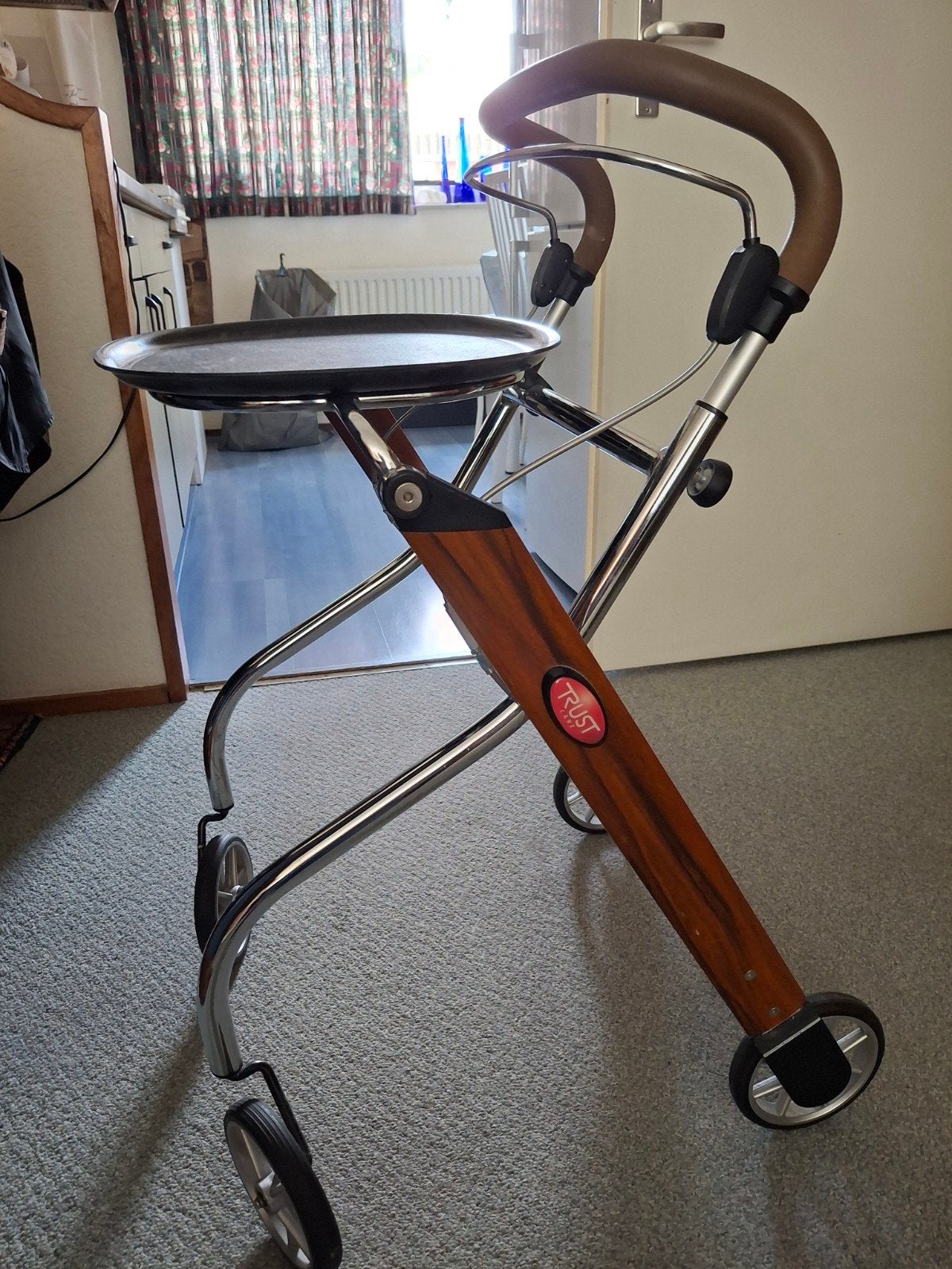Rollator voor binnen compleet met dienblad, Diversen, Ophalen, Lichtgewicht, Zo goed als nieuw