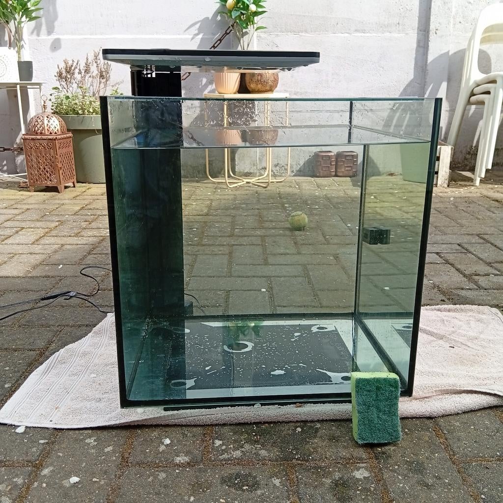 Qubic 60 pro aquarium, Dieren en Toebehoren, Vissen | Aquaria en Toebehoren, Ophalen, Inclusief toebehoren, Zo goed als nieuw
