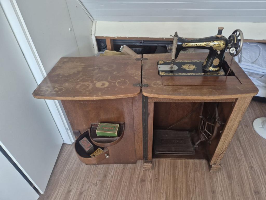 Antieke Singer Naaimachine met Houten Kast, Antiek en Kunst, Antiek | Naaimachines, Ophalen