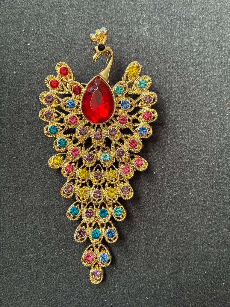 Gouden Pauw Broche met Kleurrijke Strass Steentjes, Overige materialen, Ophalen of Verzenden, Zo goed als nieuw, Goud