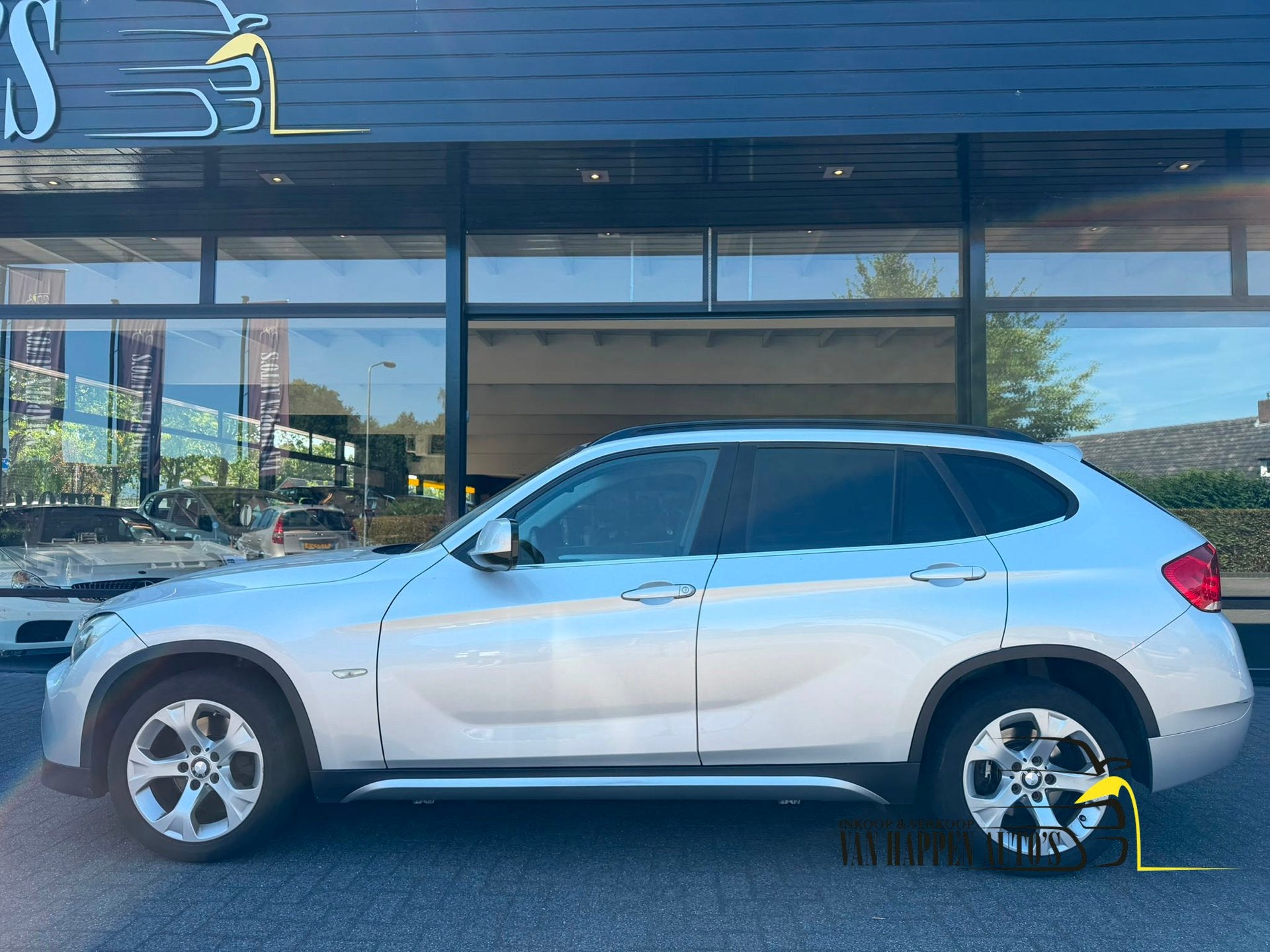 BMW X1 SDrive18i Executive / Automaat / Apk 8-2027, Euro 5, Zwart, 4 cilinders, Leder