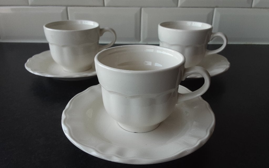 PAGNOSSIN EARTHWARE kopjes en schoteltjes, 3 stuks, Huis en Inrichting, Keuken | Servies, Overige materialen, Ophalen of Verzenden