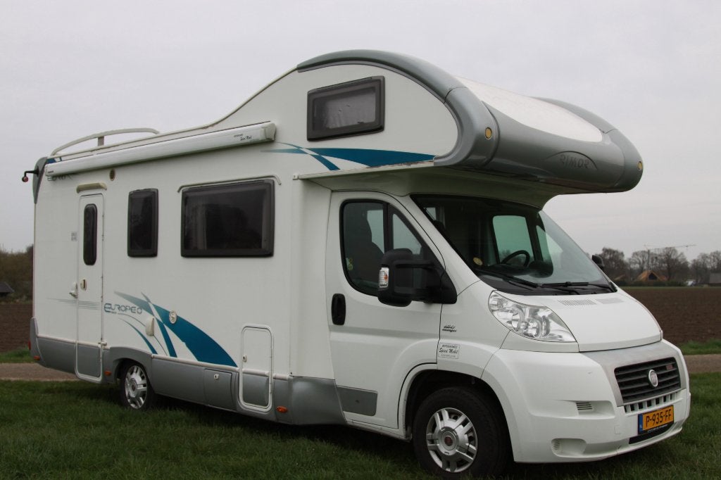 Rimor Europeo 6 alkoof stapelbed 3.0 ltr off grid 2 x zonnep, Alkoof, Ringverwarming, Fiat, Luifel
