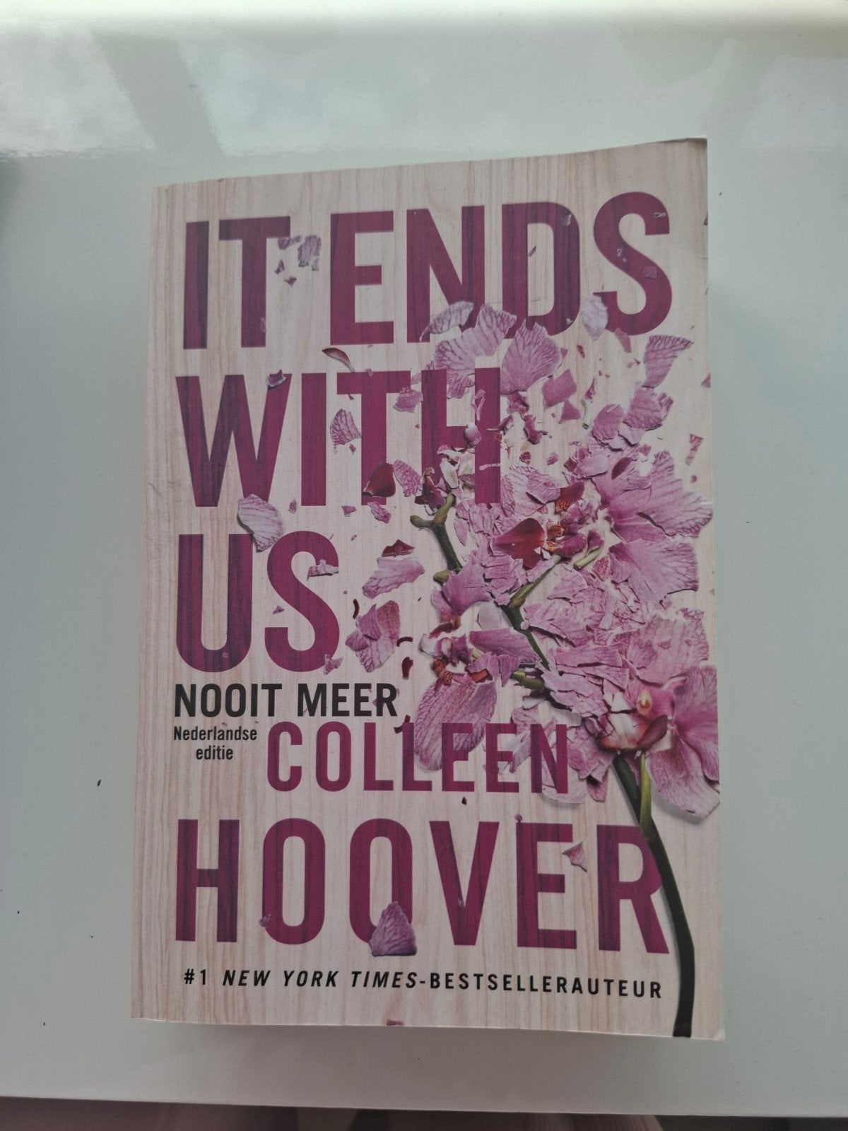 Colleen Hoover - It ends with us, Boeken, Ophalen of Verzenden, Zo goed als nieuw, Colleen Hoover