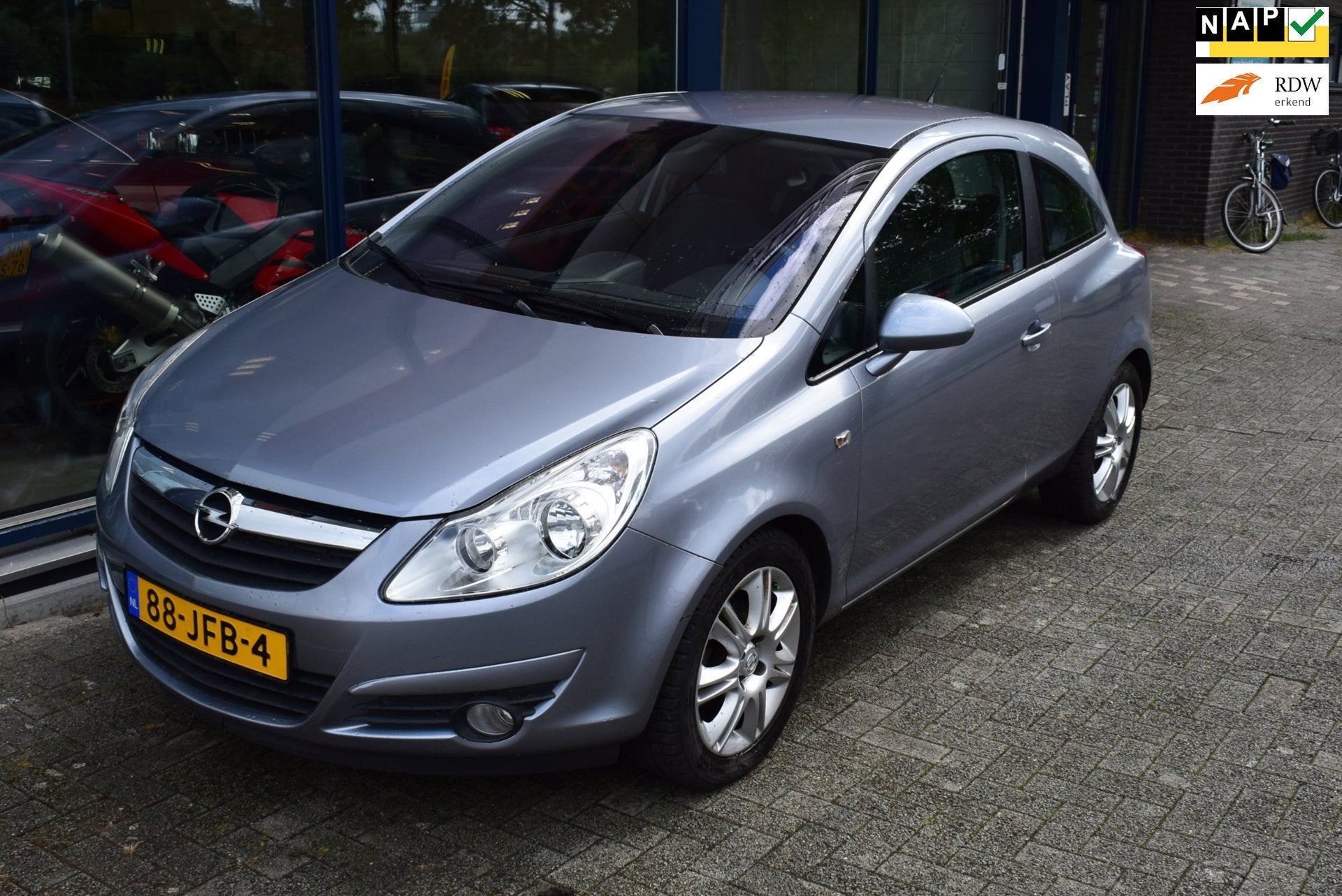 Opel Corsa 1.4-16V Cosmo AUTOMAAT // Climate control, stuur/, Auto's, Dealer onderhouden, 15 km/l, Gebruikt, Zwart