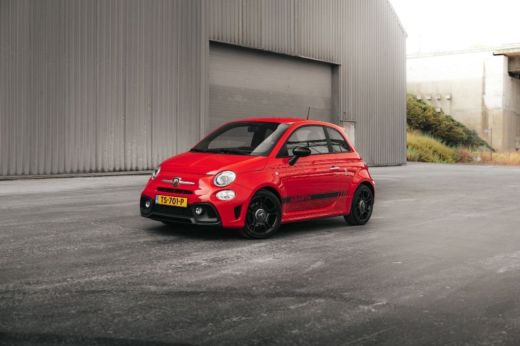 Abarth 595 1.4 T-Jet Automaat | 160 PK | 22D KM | Nieuwstaat, Auto's, Stof, 40 €/maand, 4 cilinders, Bedrijf