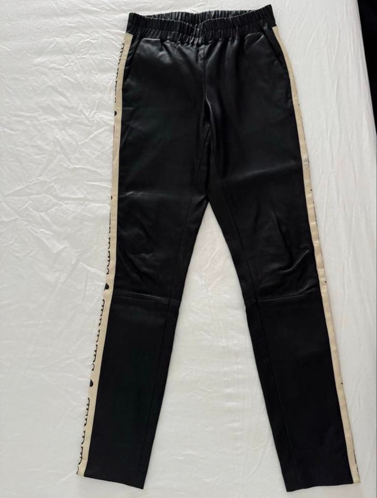 Reinders zwarte leren broek met beige bies - Maat S, Kleding | Dames, Ophalen, Zo goed als nieuw, Maat 36 (S), Zwart