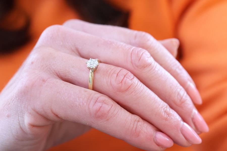 18 Karaat Gouden Verlovingsring Met Diamanten, 18 tot 19, Ophalen of Verzenden, Zo goed als nieuw, Met edelsteen