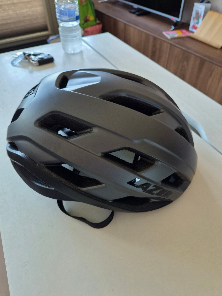 Zo goed als nieuw een fietshelm maat L merk Lazer antraciet, Lazer, Ophalen of Verzenden, Zo goed als nieuw, L