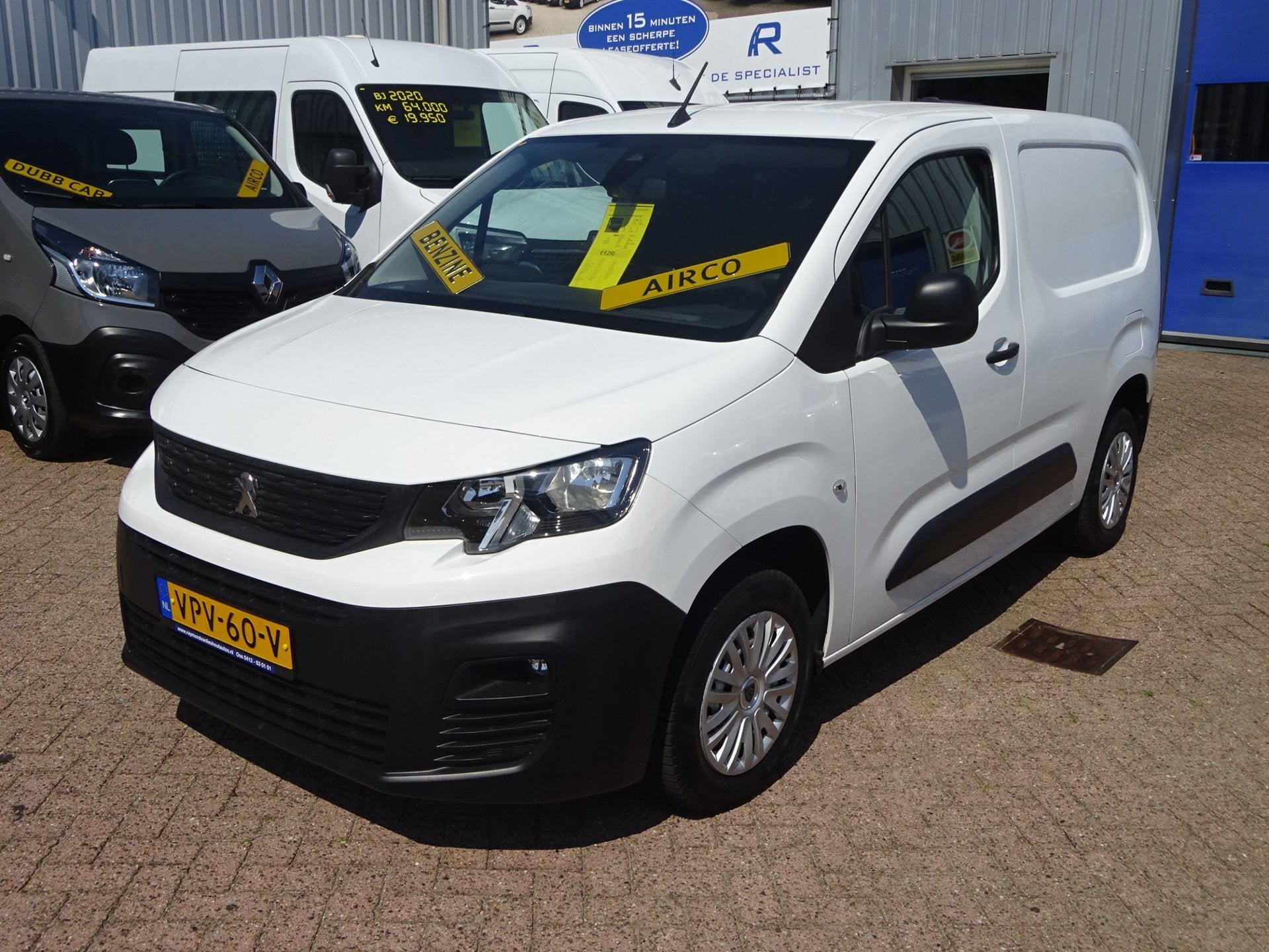 Peugeot Partner 1.2 PureTech Pro BENZINE AIRCO NAVI CRUISE C, Voorwielaandrijving, Dealer onderhouden, Gebruikt, 1199 cc