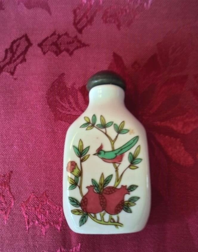 Oud Porseleinen Parfumfles Yves Rocher., Verzamelen, Parfumverzamelingen, Ophalen of Verzenden, Zo goed als nieuw, Parfumfles