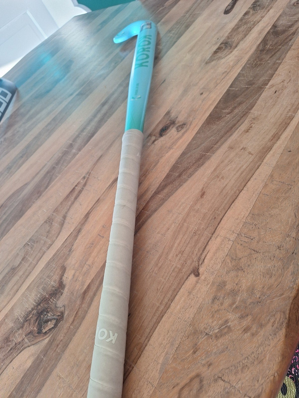 KOROK FH500 Hockeystick kind mid bow glasvezel blauw 35", Sport en Fitness, Hockey, Ophalen of Verzenden, Zo goed als nieuw