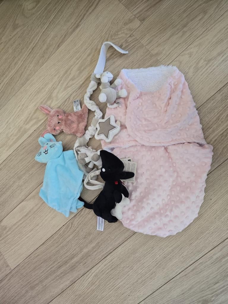Knuffels (o.a. Takkie met muziek) en inbakerdeken, Overige merken, Met geluid, Overige karakters, Zo goed als nieuw