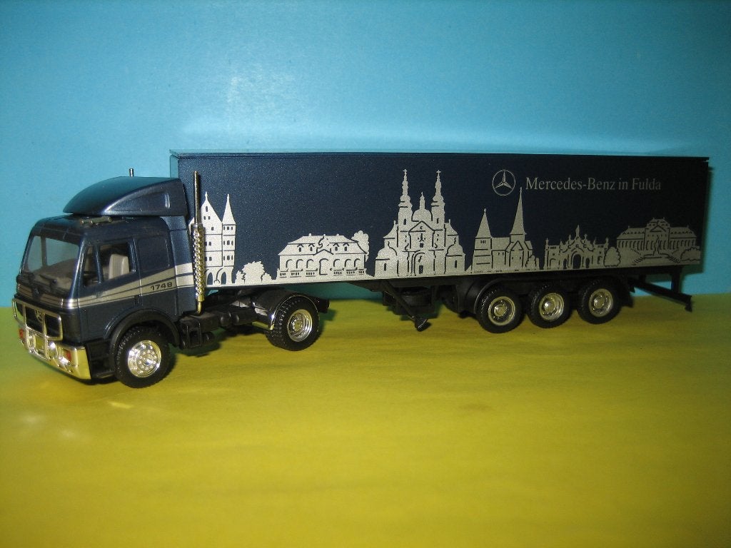 MB-Fulda  MERCEDES met oplegger  Herpa, Ophalen of Verzenden, Zo goed als nieuw, Bus of Vrachtwagen, Herpa