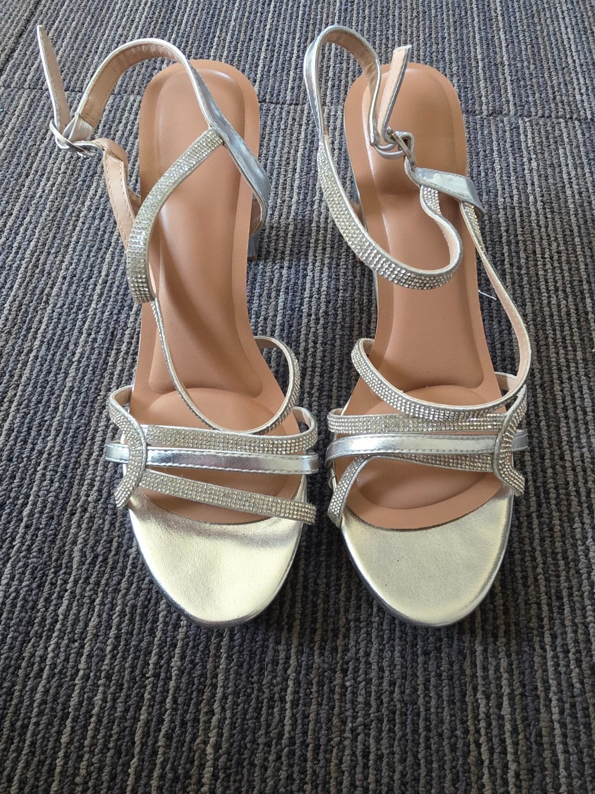 Mooie zilveren pumps(1x gedragen)- Maat 40, Kleding | Dames, Pumps, Overige kleuren, Ophalen of Verzenden, Zo goed als nieuw