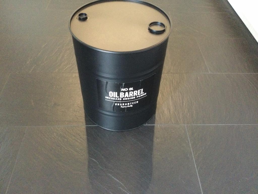Decoratie zwarte olie Vat, Ophalen, Zo goed als nieuw, Metaal, Minder dan 50 cm