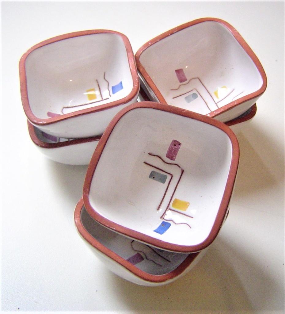 6  noten - pinda  schaaltjes met motief   circa 1950, Huis en Inrichting, Porselein of Keramiek, Schaal, Ophalen of Verzenden