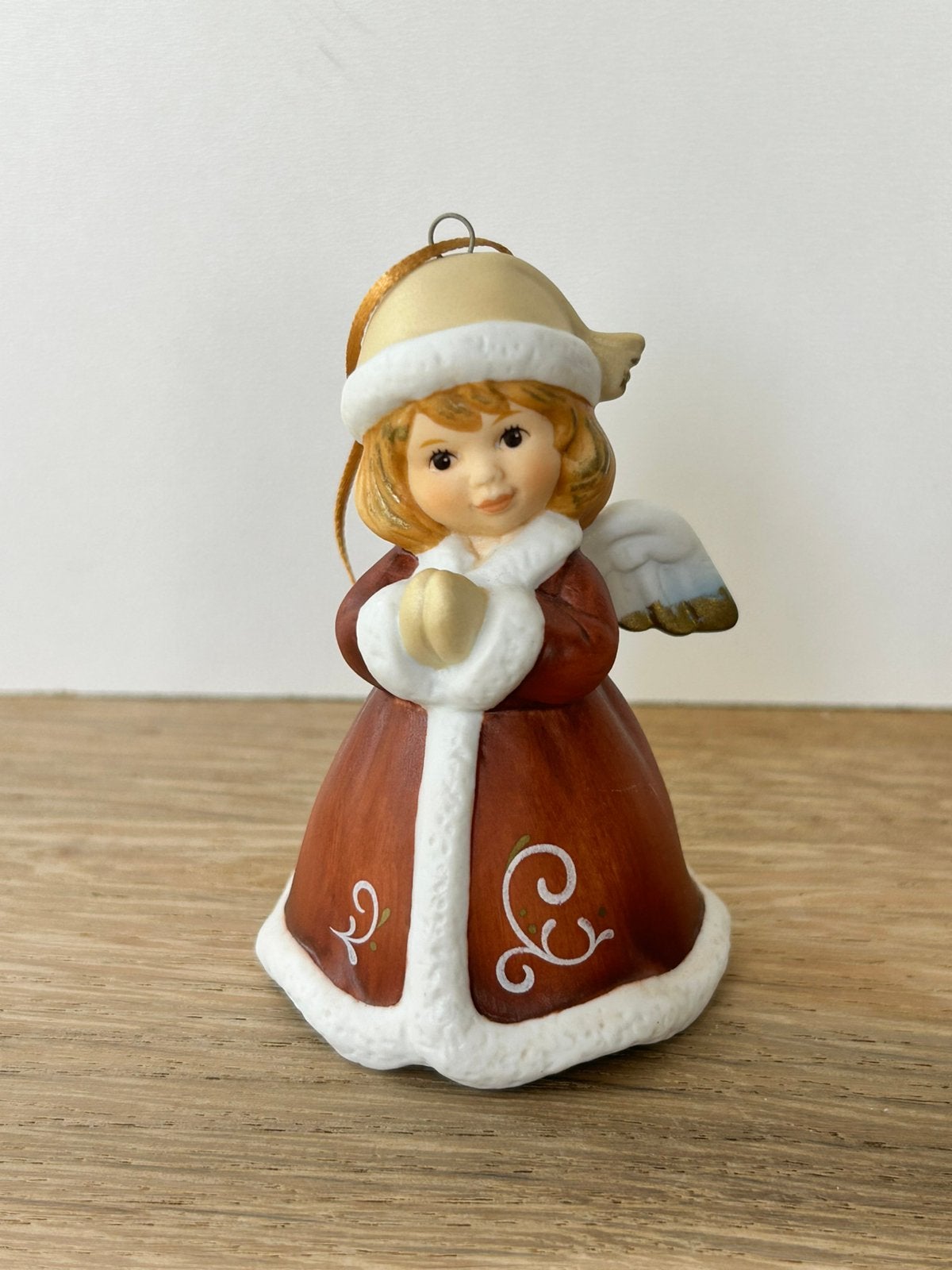 Goebel kerstboomhanger engel/ bel., Ophalen of Verzenden, Zo goed als nieuw, Stoffen beer, Overige merken