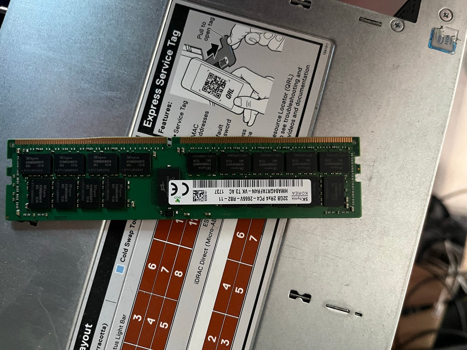Dell Server met 2x Xeon Silver 4110, 128GB RAM, diverse opsl, Ophalen, Gebruikt, 2 tot 3 Ghz, Hot swappable onderdelen