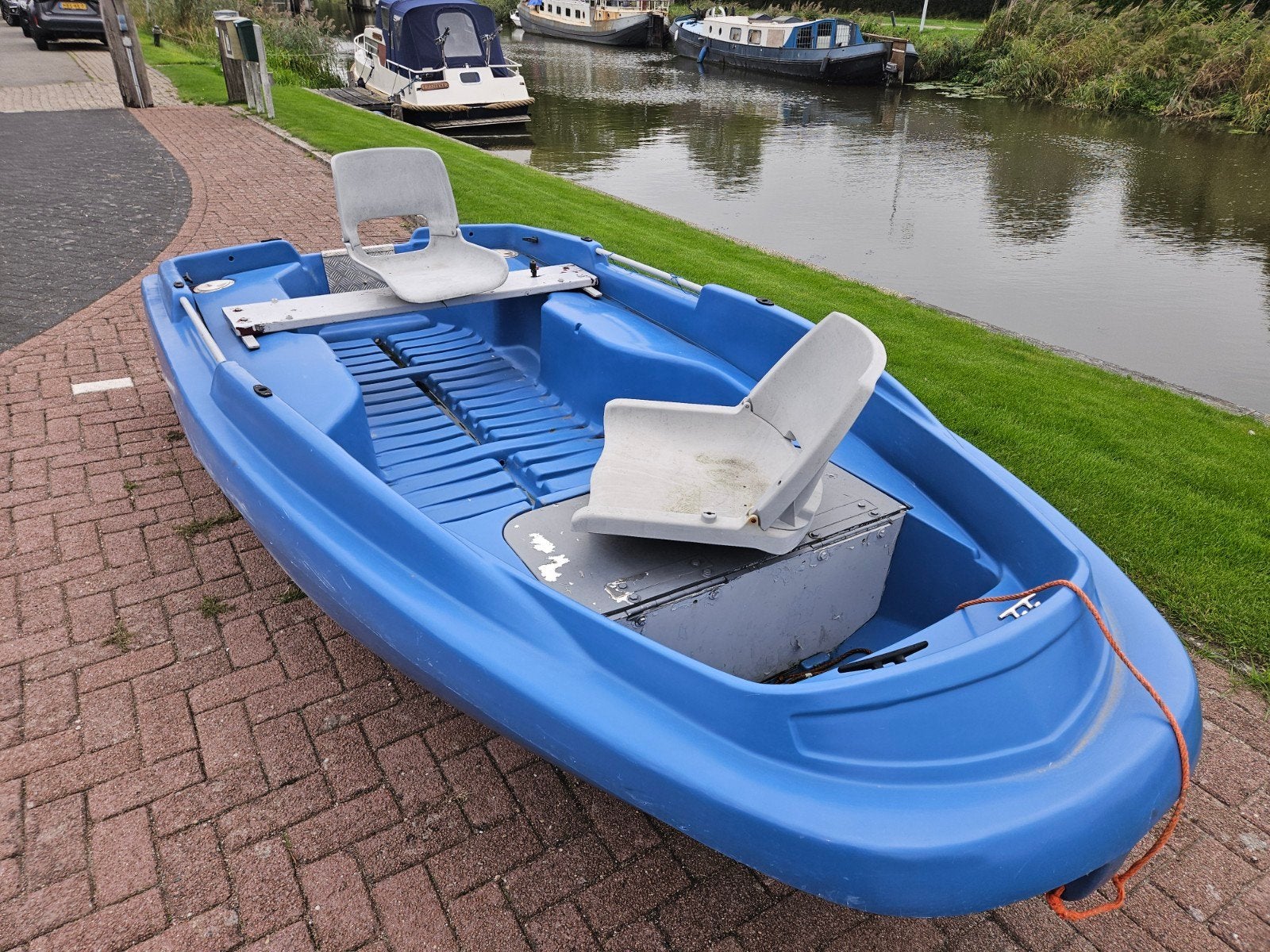 Foto 4 van Toerboot Visboot Jeanneau Cap 360 en een Suzuki 4 pk 4-takt