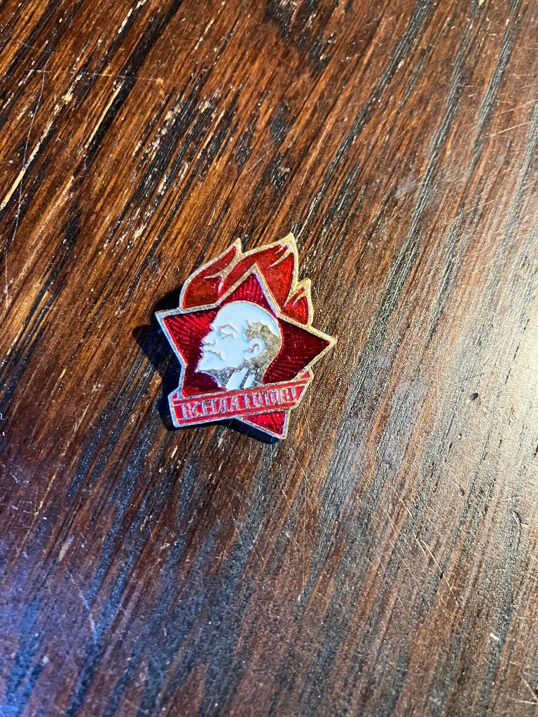 speld uit Sovjet Rusland, Ophalen of Verzenden, Zo goed als nieuw, Stad of Land, Speldje of Pin