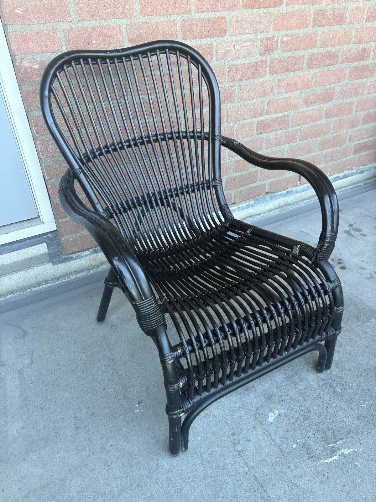 Zwarte rotan stoel, Ophalen