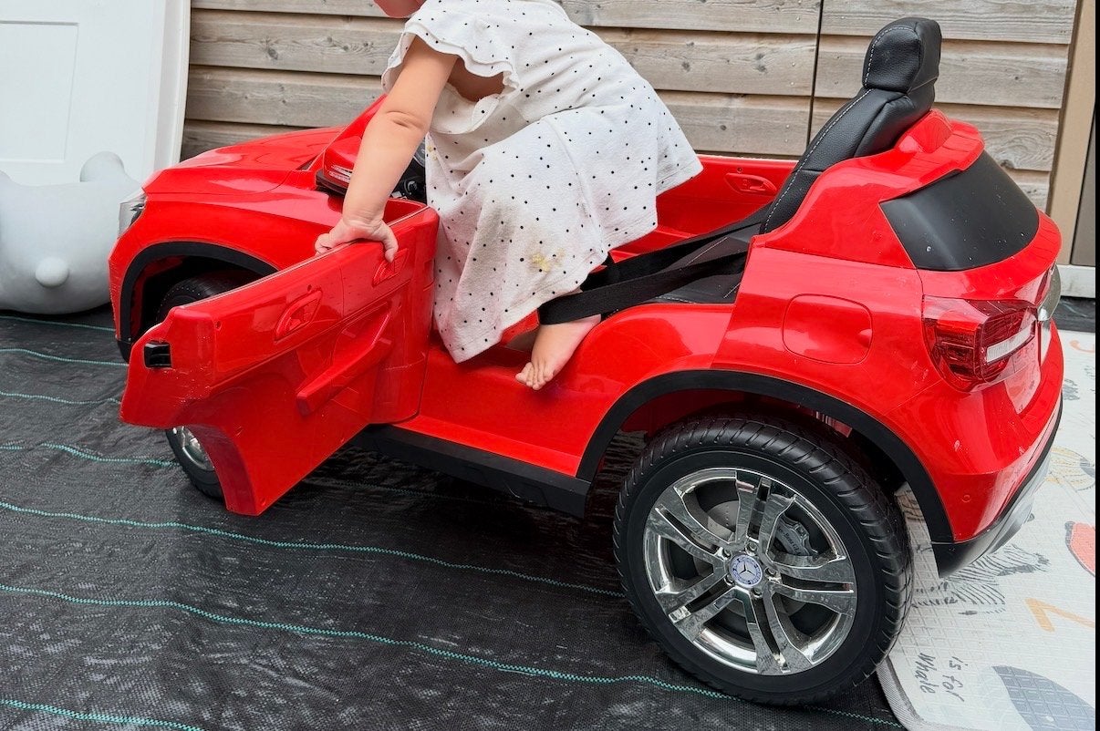 Rode elektrische kinderauto met afstandsbediening, Gebruikt