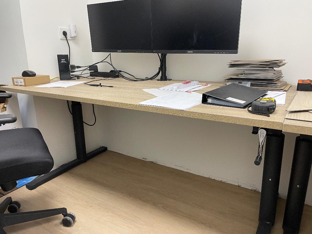 Gispen verstelbaar bureau + bureaustoel + 6 Ahrend stoelen, Huis en Inrichting, Bureaus, Ophalen, 160 cm, Gebruikt, In hoogte verstelbaar