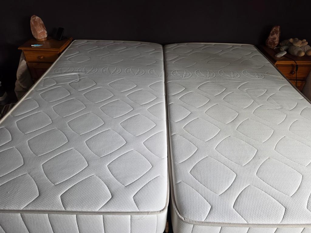 2 x Elektrische lattebodem met matras en topper, Ophalen, Zo goed als nieuw, Tweepersoons