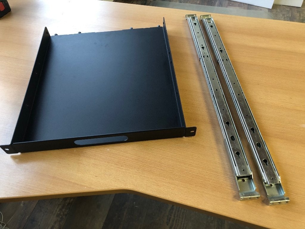 Uitschuifbaar server rack plateau met rails, Computers en Software, Serverkasten, Ophalen, Gebruikt