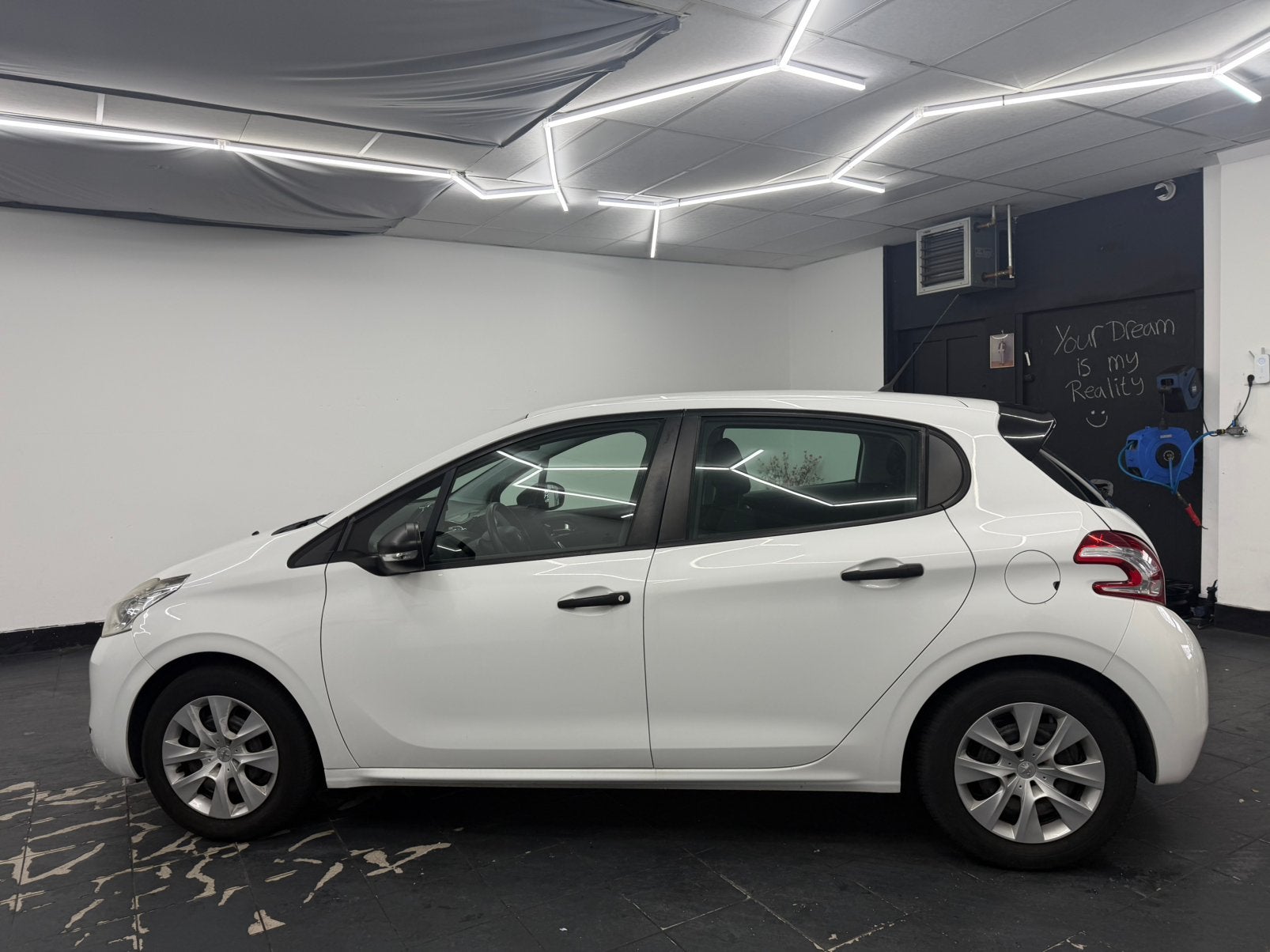 Foto 9 van Peugeot 208 1.0 VTI 50KW/68PK 5-D 2014 bezorgen mogelijk!!