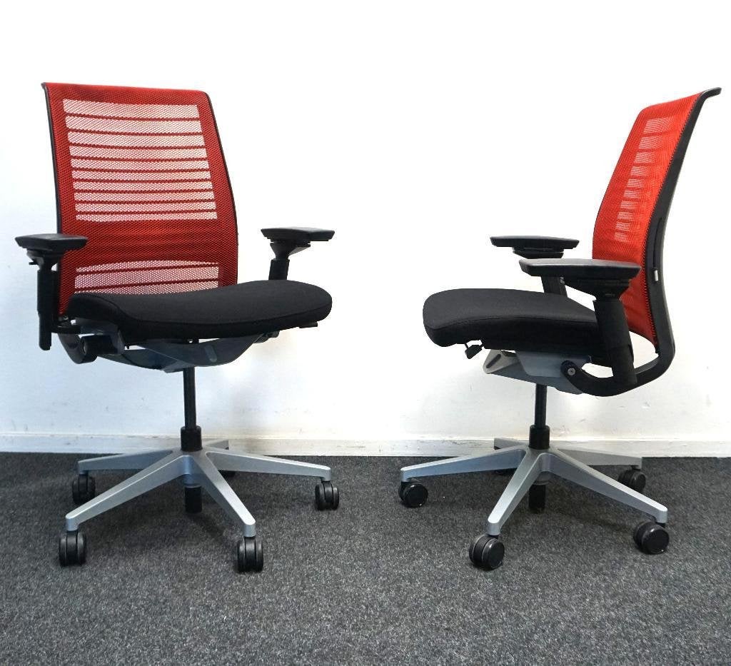 Steelcase Think V2 Bureaustoel | Ergonomisch | Rood / Zwart