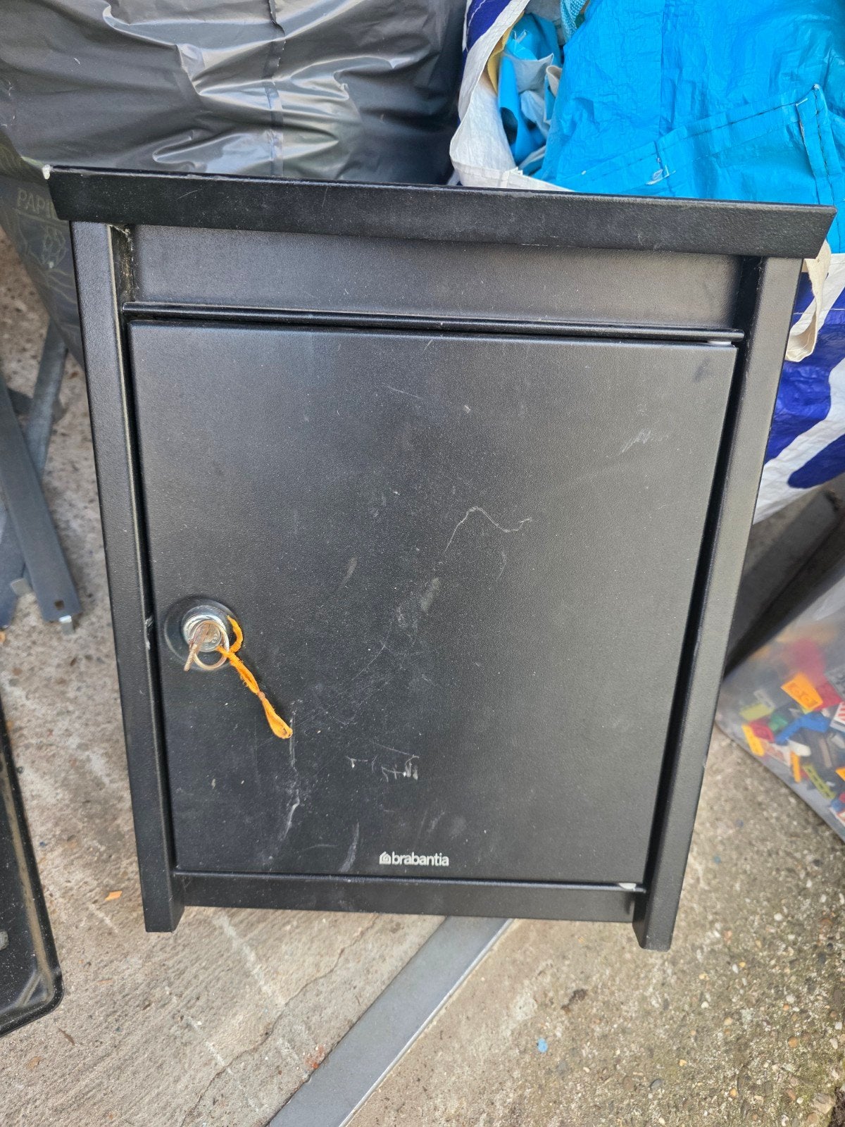 Brabantia Brievenbus met Sleutel - Zwart, Ophalen of Verzenden, Gebruikt, Staal, Wandbrievenbus