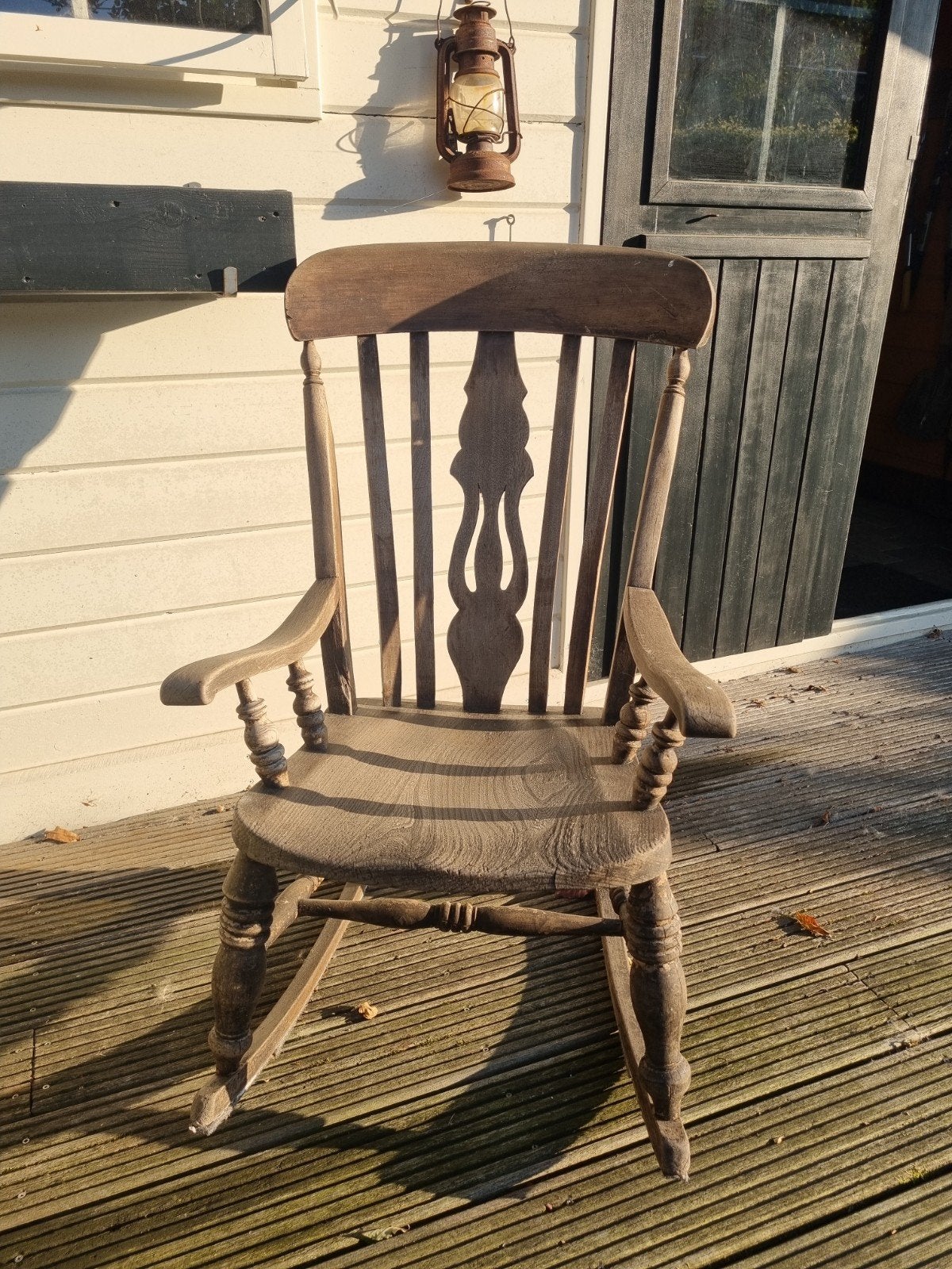 Antieke houten schommelstoel, Ophalen