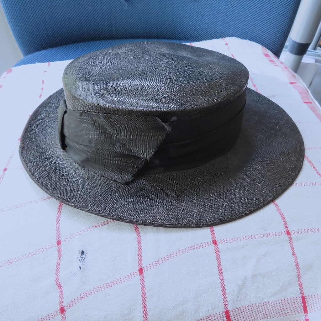 zwarte hoed madame Suylen heel mooi maat M, 56 of 57 cm (M, 7 of 7⅛ inch), Hoed, Ophalen of Verzenden, Zo goed als nieuw