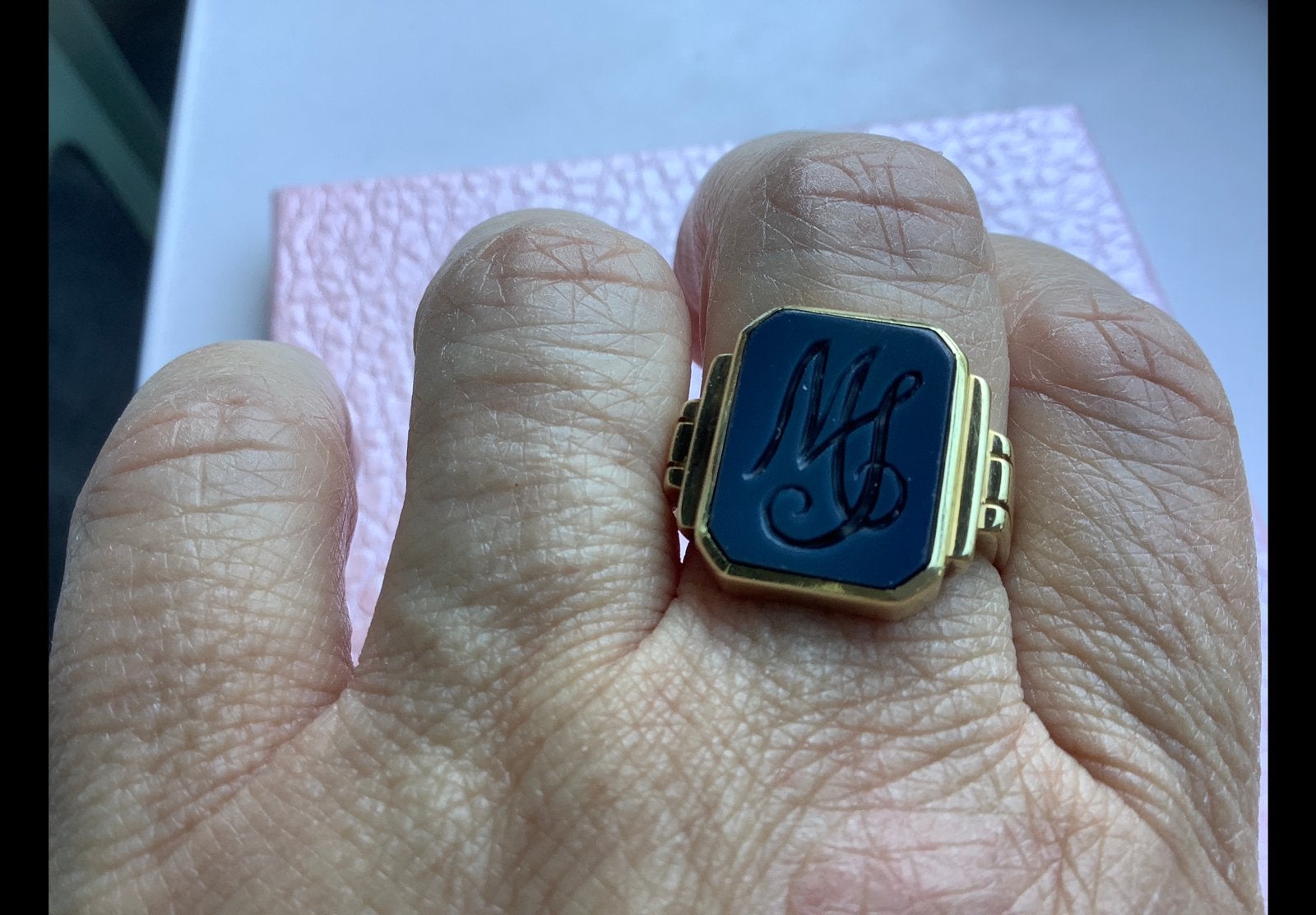 Vintage gouden zegelring Lapis Lazuli letters initialen 14 k, 18 tot 19, Verzenden, Zo goed als nieuw, Dame of Heer