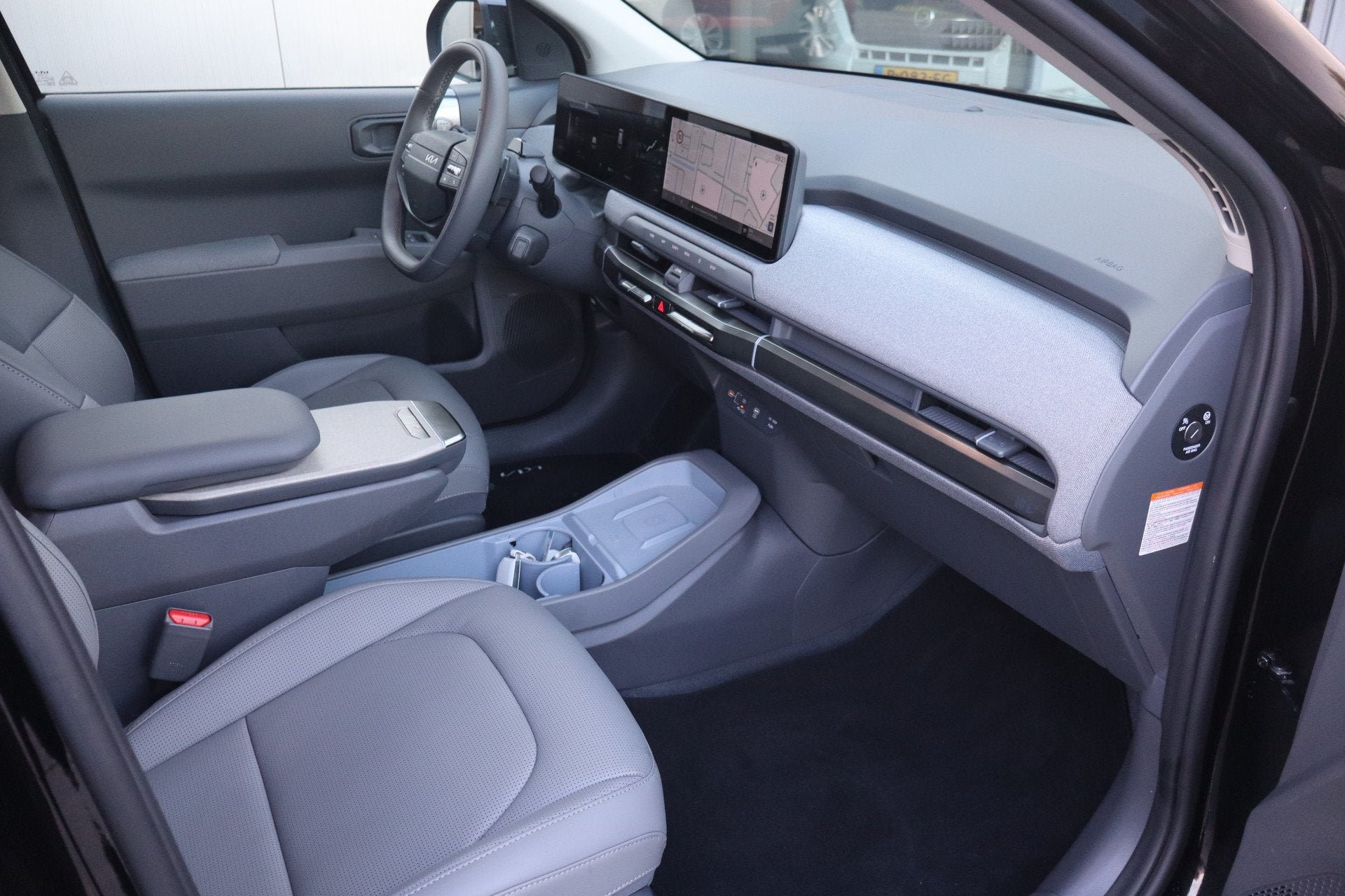 Kia EV3 Plus Advanced 81.4 kWh - NL Auto! Stoel+stuurverw I, Auto's, Gebruikt, Zwart, Adaptive Cruise Control, 204 pk