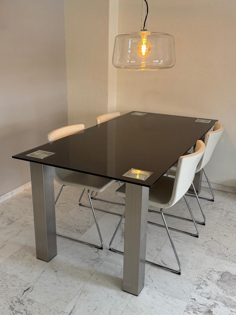 Hoogenboezem glazen eettafel zwart met Ikea Bernhard stoelen, Huis en Inrichting, Tafels | Eettafels, Ophalen, Gebruikt, 50 tot 100 cm